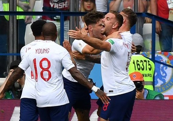 Inglaterra vence Panamá por 6x1