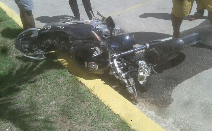 Homem em moto colide com carro e morre na rodovia BR-104 em Rio Largo