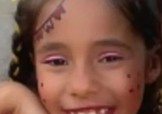 Durante surto psicótico, mãe mata filha de apenas 7 anos com uma facada no pescoço
