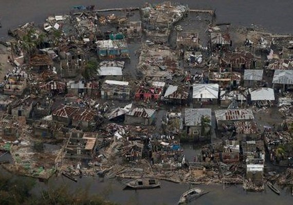 Avião da FAB leva barracas e mantimentos para desabrigados no Haiti