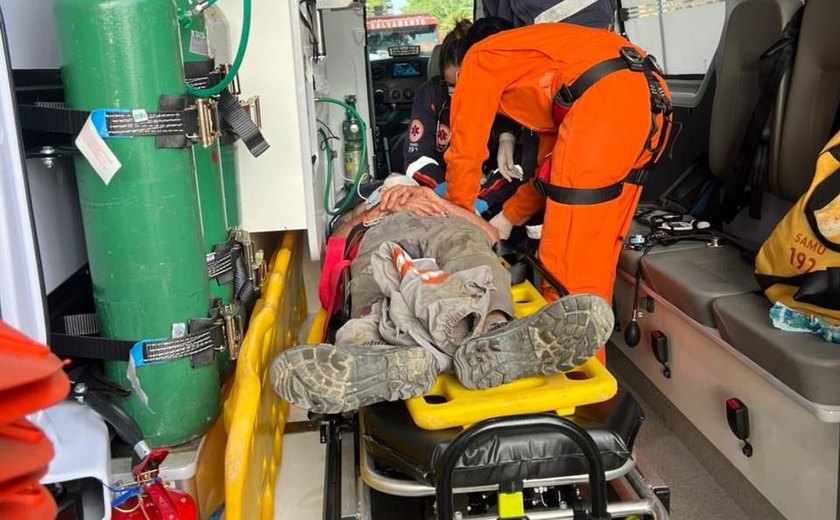 Corpo de Bombeiros atende colisão entre caminhão e van em Pilar