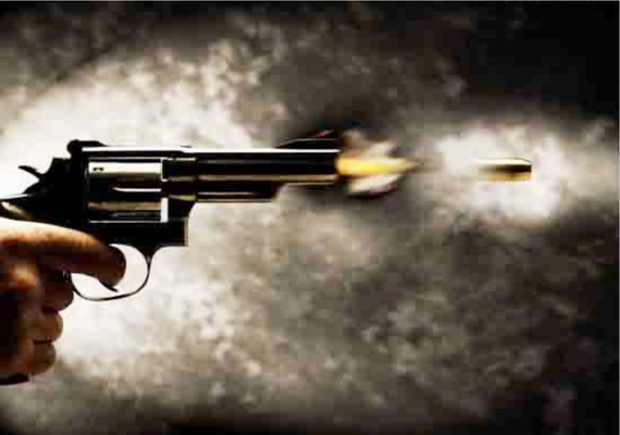 Homem é morto a tiros em frente a supermercado na Serraria