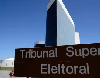 TSE determina que filiação de Flávio Bolsonaro ao PL seja restabelecida