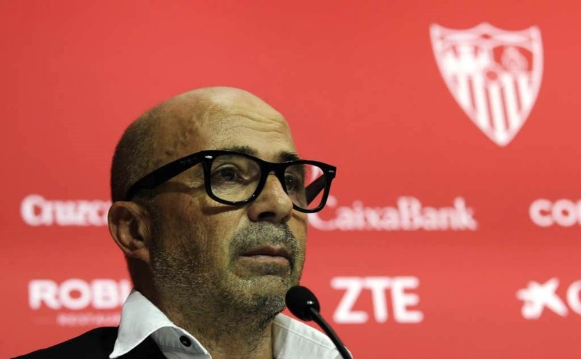 Argentina espera acerto com Jorge Sampaoli para demitir Bauza