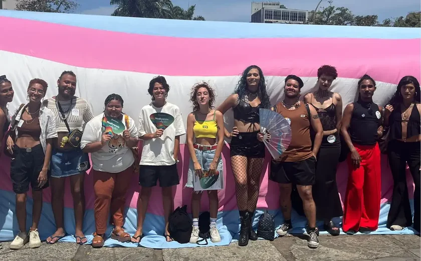 Marcha trans e travesti pede garantia de direitos e fim da violência