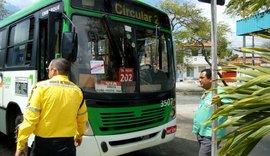 Durante fiscalização, equipes da SMTT recolhem ônibus irregulares