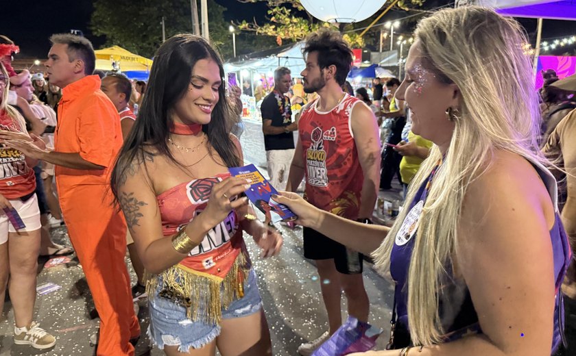 Sesau oferece apoio psicológico e acolhimento para foliões no Jaraguá Folia
