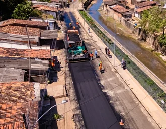 Via principal do Vale do Reginaldo recebe pavimentação