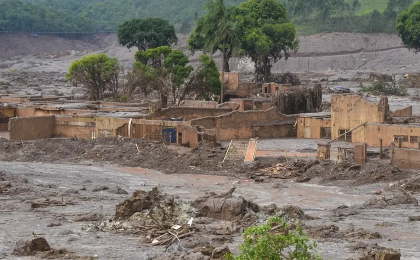 Desastre de Mariana completa 10 anos e moradores ainda buscam justiça