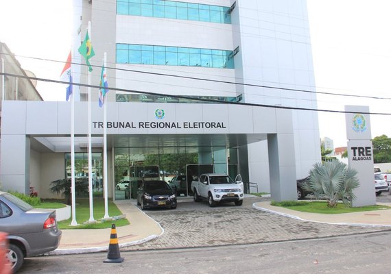 Candidatos conseguem reverter situação no TRE
