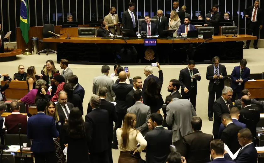 Hugo Motta adia votação de PL Antifacção para terça-feira (18)