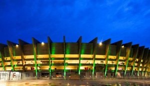 Aniversariante Mineirão imortaliza dois dos maiores craques do futebol mineiro