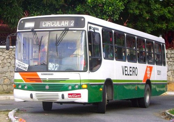 Dois coletivos foram assaltados na tarde de ontem por moradores de rua