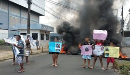 Familiares de vítimas de sequestro em Satuba protestam em Maceió