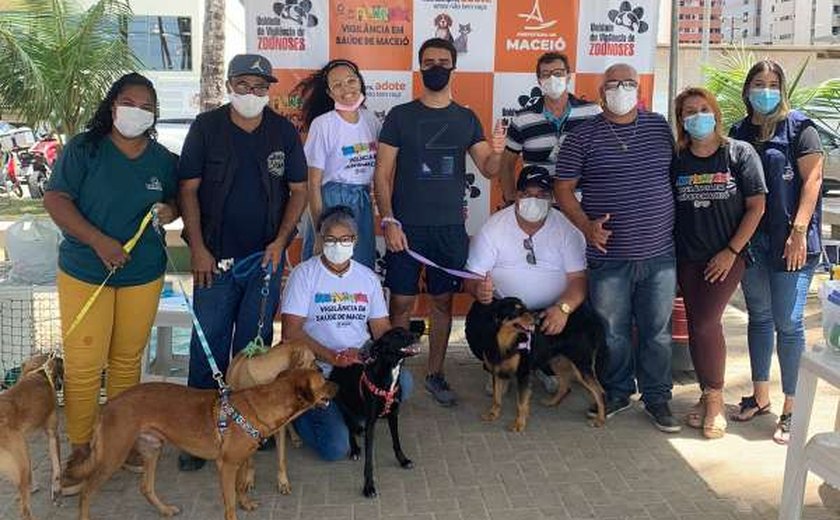 Prefeito JHC visita Feira de Adoção e anuncia política pública para causa animal