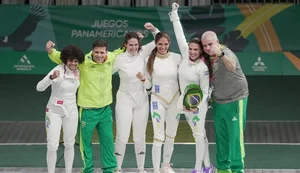 Brasil vira e conquista ouro inédito na esgrima feminina por equipes