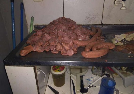 Vigilância Sanitária interdita pizzaria e apreende produtos impróprios para consumo