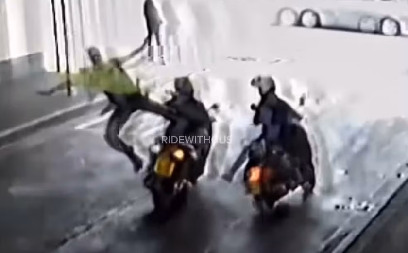 Brasileiro dá 'voadora' em ladrão e consegue impedir roubo de moto em Londres