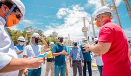 Galba Netto acompanha JHC em visita a subestação de Ipioca e entrega de computadores