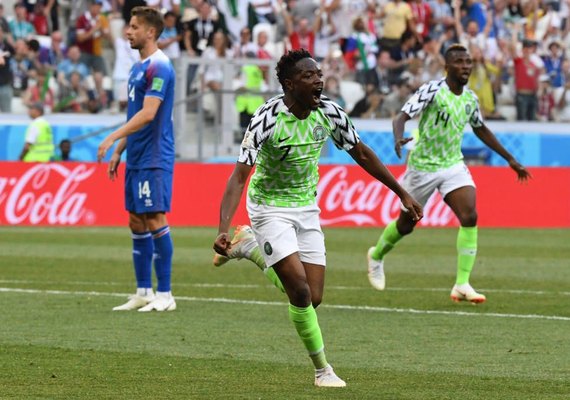 Musa faz dois, Nigéria vence a Islândia e dá sobrevida à Argentina