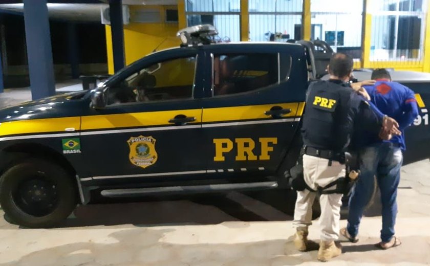 PRF prende homem com mandado de prisão em aberto por homicídio em São Sebastião