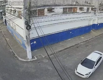 Vídeo: dupla é presa após roubo de veículo e perseguição policial no Centro de Maceió