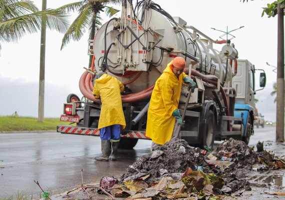 Em maio, 400 toneladas de entulhos de galerias são retiradas de mais de 100 ruas de Maceió