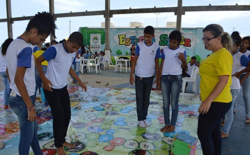 Estudantes participam da Semana Nacional de Combate à Dengue em Maceió