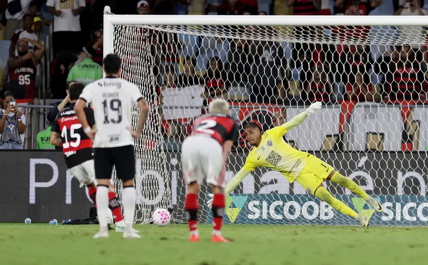 Gol nos acréscimos assegura Flamengo na liderança do Brasileirão