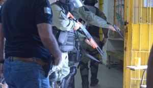 Agentes penitenciários fazem varredura na Casa de Custódia da Capital