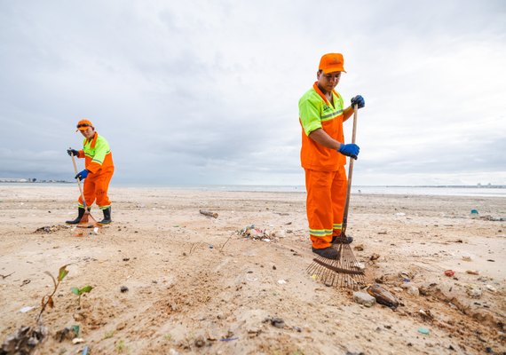 Prefeitura recolheu, desde janeiro, mais de 2.600 toneladas de lixo na orla marítima