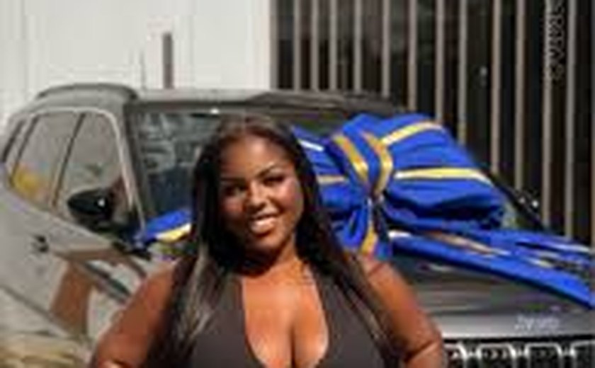 Saiba quem é 'Diva do Cras', influenciadora de Sergipe que perdeu Bolsa Família após exibir carro de luxo que custa cerca de R$ 170 mil