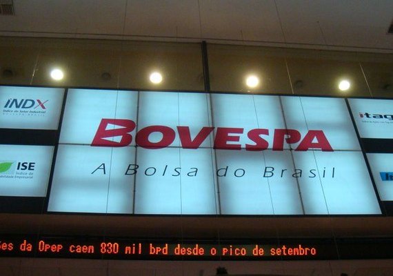 Bovespa sobe, com alta da Petrobras, à espera de medidas do governo para meta fiscal