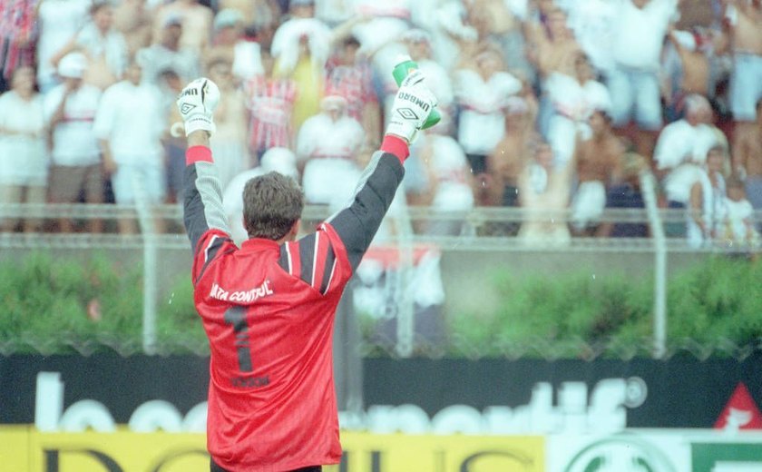 Agora treinador, Rogério Ceni celebra 20 anos de seu primeiro gol