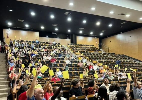 Rede de ensino federal entra em greve nesta segunda-feira