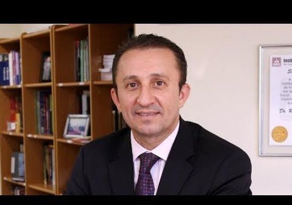 Mídia tradicional tenta vincular desembargador Favreto  ao PT