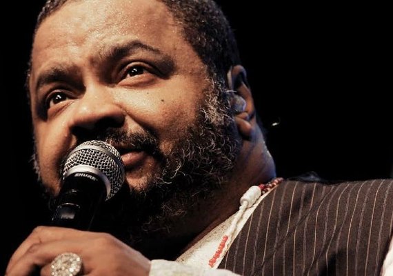 Médicos reduzem sedação e Arlindo Cruz abre os olhos; estado é grave