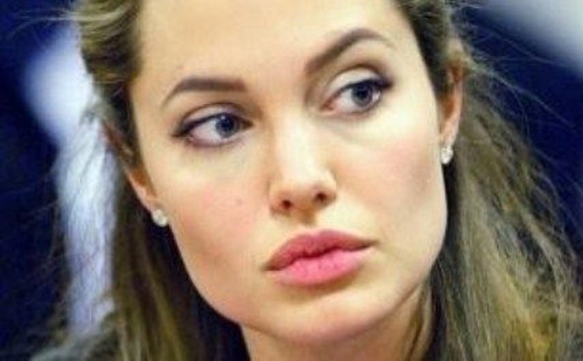 Atriz diz que detestou conhecer Jolie: 'Ela é bastante antipática'