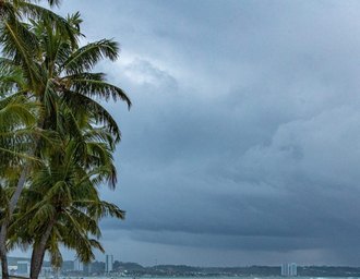 Céu encoberto e ventos deixam manhã mais fria em Maceió nesta sexta-feira