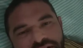 Aluno relata acidente em academia após banco de supino quebrar: “A barra caiu por cima de mim”