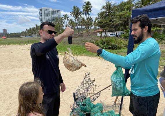 Atividade educativa do IMA mobiliza moradores em Guaxuma