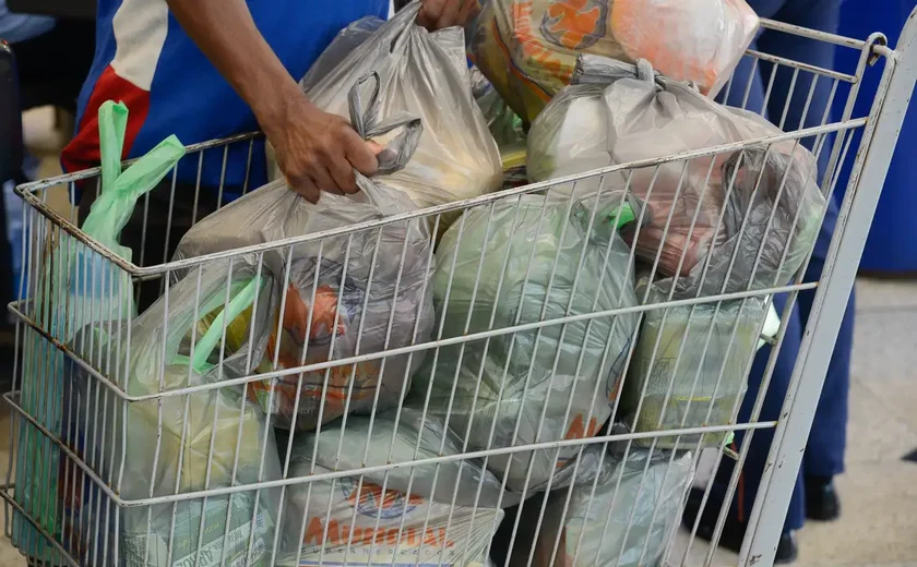 Cesta básica cai em todas as capitais do país no 2º semestre de 2025