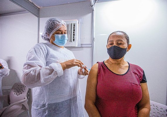 Arapiraca inicia vacinação para pessoas a partir de 49 anos