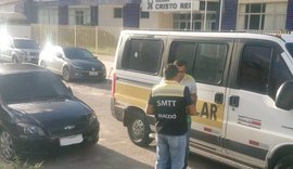 SMTT fiscaliza ítens de segurança de transportes escolares no bairro do Farol