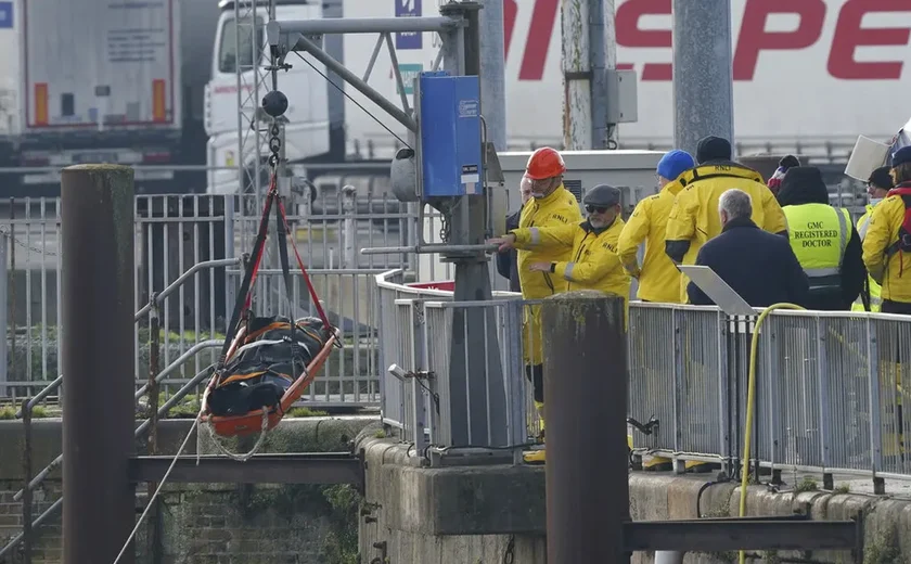 Barco afunda no Canal da Mancha e quatro pessoas morrem