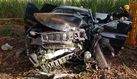 Ciclista é atingido e morre em colisão entre dois carros