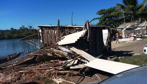 Barracas construídas em área de preservação da Massagueira são demolidas