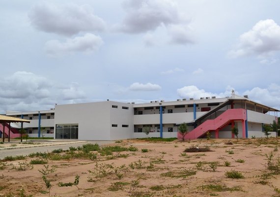 Faculdade é condenada a pagar indenização por não entregar diploma