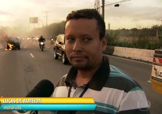 Carro pega fogo na Marginal Pinheiros logo após ter sido comprado