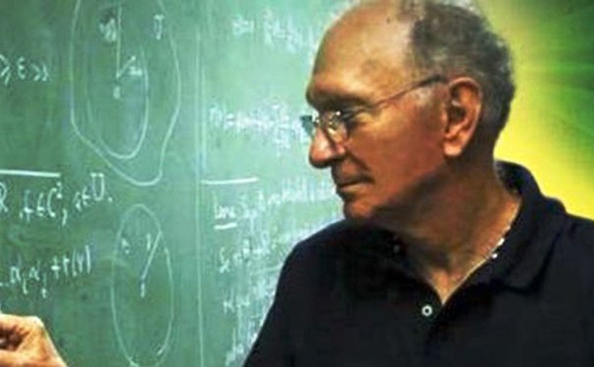 Professor da Ufal referência internacional da matemática morre aos 87 anos